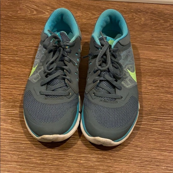 Nike Shoes - Nike flex 2015 run